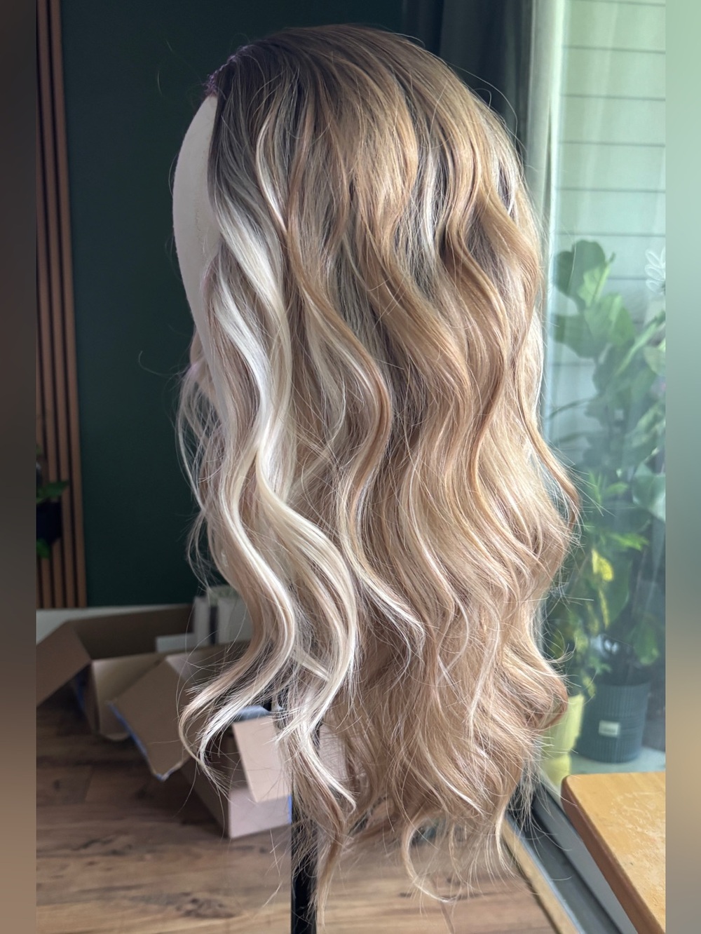 CSC brand new Long Wavy Blonde Balayage Wig with Platinum Highlights